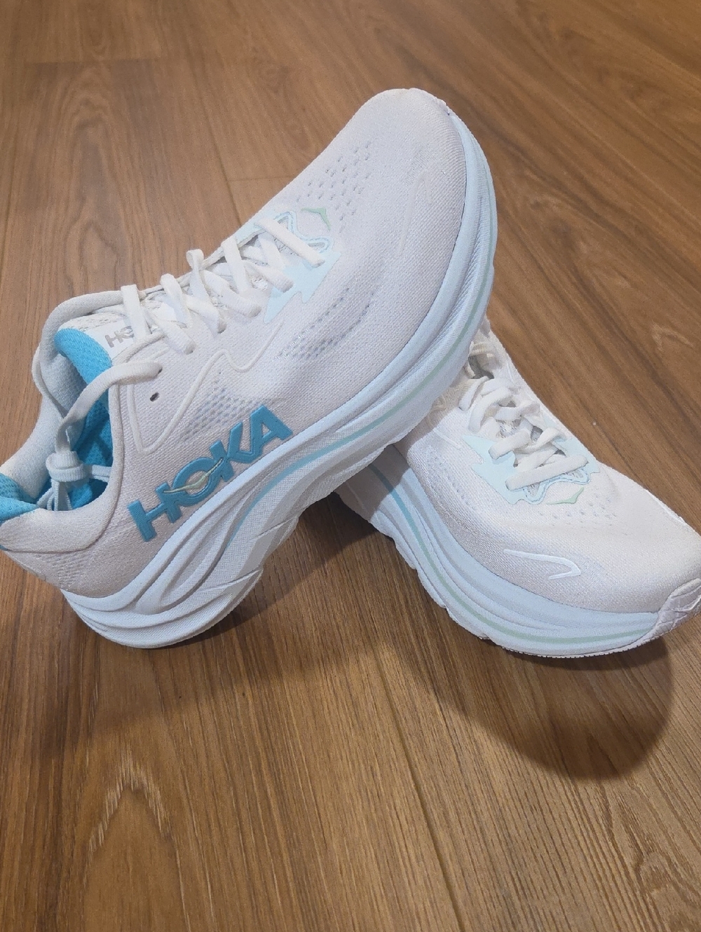 Women's Hoka Clifton 10 Shoes Size 9 Wide, White And Blue